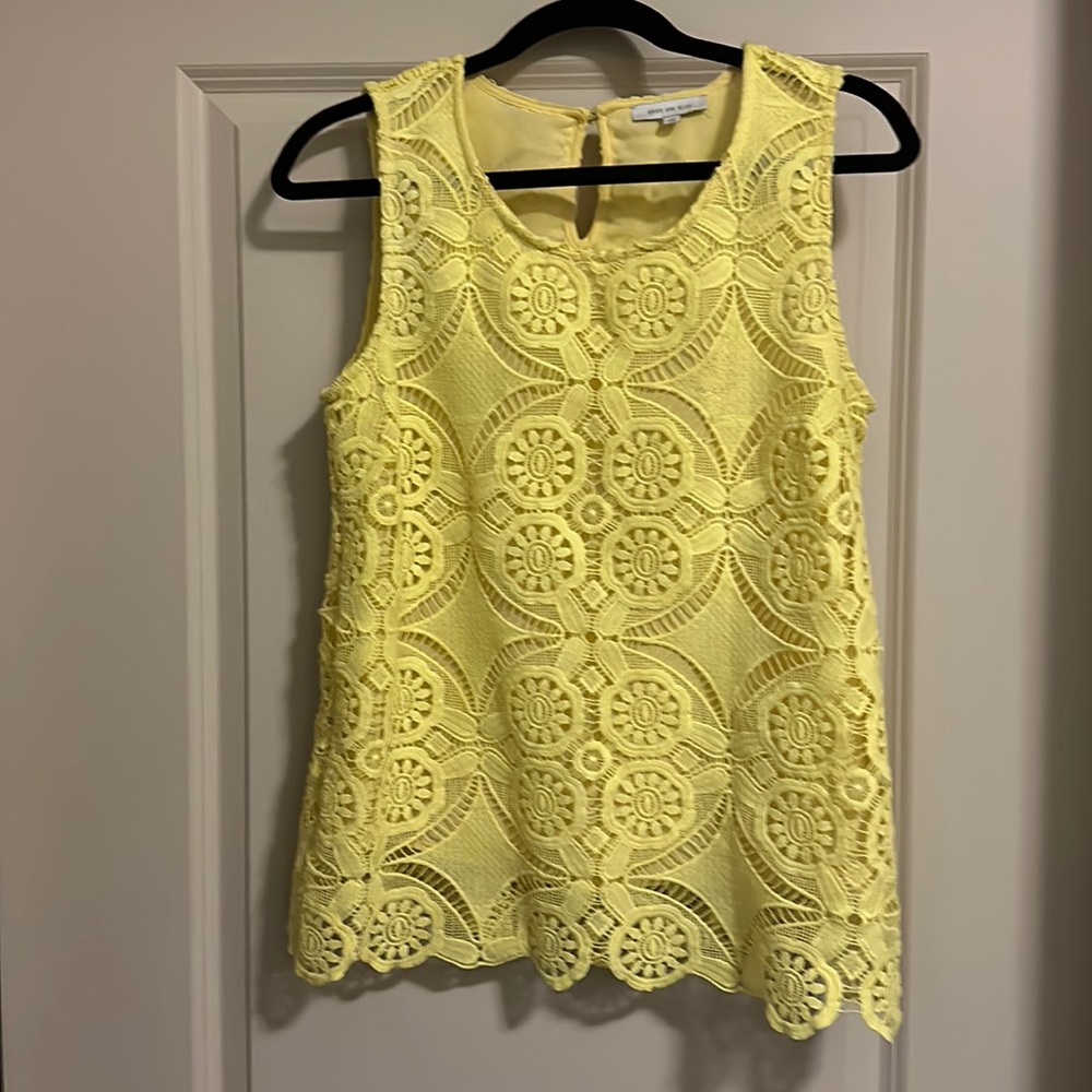 Skies Are Blue yellow lace sleeveless top — size M